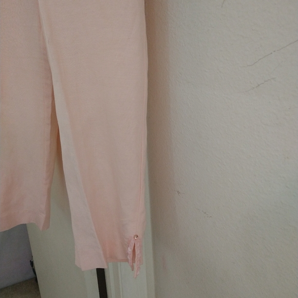 Ruby Rd Women's Capris Pants. - Picture 2 of 8